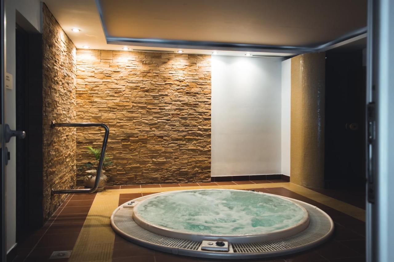 Hotel Lepenski Vir Donji Milanovac Esterno foto